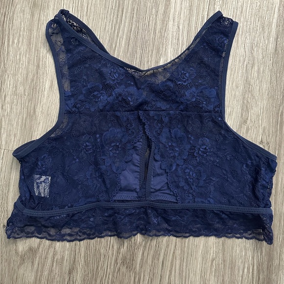NEW| Lace Bralette - Picture 2 of 4